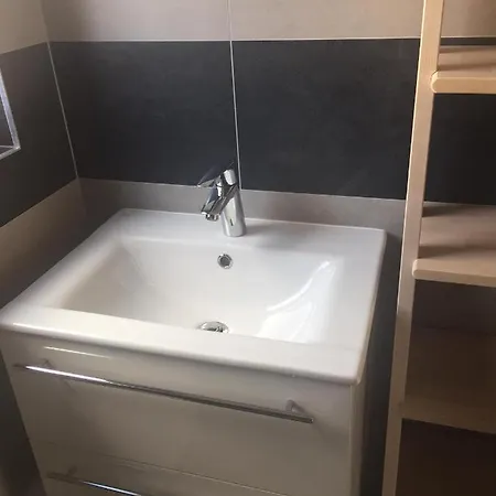 Meggyes Apartment *