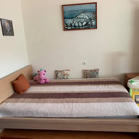 Meggyes Apartment