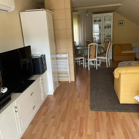 Meggyes Apartment